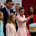 Spain´s Queen Letizia (R), princess Leonor (C), princess Sofia (L) and Spanish Prime Minister Pedro Sanchez (back) arrive to attend the Spanish National Day military parade in Madrid on October 12, 2019. (Photo by OSCAR DEL POZO / AFP) (Photo b...