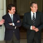 Leopoldo Calvo-Sotelo, José María Aznar, Adolfo Suárez y Felipe González, el 13 de junio de 1997 en La Moncloa, en el 20 aniversario de las primeras elecciones democráticas.