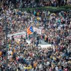 La plaza de Catalunya ha sido uno de los focos de la protesta de este lunes contra la sentencia del Tribunal Supremo en la que se ha condenado a los dirigentes independentistas a entre 9 y 13 a&ntilde;os de c&aacute;rcel.