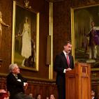 El rey Felipe VI pronuncia su discurso en el Palacio de Westminster ante la reina Letizia y el&nbsp;&nbsp;'speaker' de la C&aacute;mara de los Comunes, John Bercow.