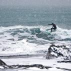 Las condiciones para surfear son duras. El invierno dura nueve meses en Kamchatka. Cuando la temperatura ambiente es de -10 grados, el agua está cerca de cero.
