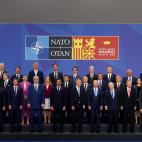 Los líderes de la OTAN posan para la foto oficial.