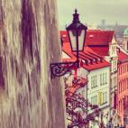 Es el castillo más antiguo del mundo y desde él y el barrio que lo rodea pueden apreciarse coloridas panorámicas de la capital de la República Checa.