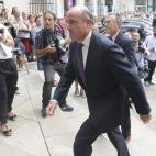 El ministro de Economía, Luis De Guindos, a su llegada al funeral