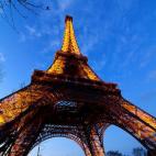 La Torre Eiffel es uno de los monumentos más visitados del mundo y un símbolo de la ciudad de París. Desde su punto más alto, las vistas de la ciudad no tienen comparación. Ver más fotos de la torre Eiffel.