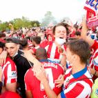 Los jugadores rojiblancos se acercaron a la afición tras la salida del estadio José Zorrilla