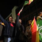Banderas de España y de Vox, al aire