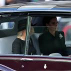 La reina consorte, Camilla, y la princesa de Gales, Kate, han hecho el recorrido desde el palacio de Buckingham hasta el de Westminster en coche.