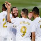 Sonrisas, abrazos y un par de goles de Benzema para hacer campe&oacute;n al Real Madrid