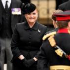 Sarah Ferguson, exmujer del pr&iacute;ncipe Andr&eacute;s, entrando en la abad&iacute;a de Westminster antes del funeral.
