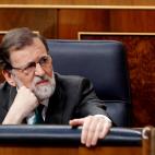 Rajoy, cariacontecido en su esca&ntilde;o.