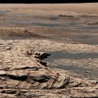 Panorámica de Marte compuesta por 28 imágenes tomadas por el vehículo Curiosity de la NASA.