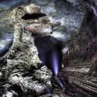 Este tubo de lava, de 7 kilómetros de recorrido, es uno de los mejores conservados no sólo de Corea del Sur, sino del mundo. Las diferentes galerías de la cueva Manjang se acompañan de una apropiada iluminación que da esa sensación tan sur...
