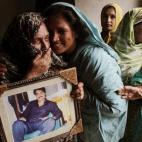 Las sonrisas y miradas de felicidad las familiares del pakistaní Zulfikar Ali, quien fue condenado a pena de por crímenes de droga, celebran que el gobierno de Indonesia haya cancelado su ejecución.