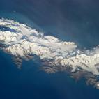 Esta fotografía tomada desde la EEI el 13 de abril muestra el extremo sur de la isla de Georgia del Sur, un territorio de ultramar británico con picos de más de 2.000 metros sobre el nivel del mar. La isla tiene 170 kilómetros de largo y una...
