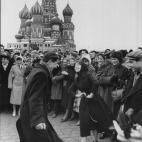 Celebraciones en la Plaza Roja de Moscú, tras el aterrizaje de Gagarin en abril de 1961