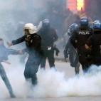 Ankara (Turquía). La policía lanza gases lacrimógenos para dispersar a los manifestantes.