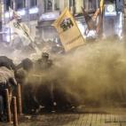 Estambul (Turquía). Los agentes lanzaron gases lacrimógenos contra los manifestantes.