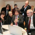 Puigdemont sigue los resultados de las elecciones catalanas en el centro de Convenciones de Bruselas.&nbsp;