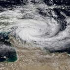 El huracán tropical Ita, de categoría 5, acercándose a la costa norte de Queensland, en Australia.