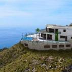Espacio: 700 m². Lo impactante de esta vivienda son las vistas. Se encuentra sobre el Mar Mediterráneo, con una terraza de casi 200 metros con piscina climatizada y vistas al mar. Para descubrir más pincha aquí.