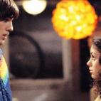 Ashton Kutcher y Mila Kunis (Aquellos maravillosos 70)