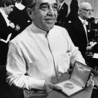 García Márquez, ovacionado por el público en la Sala de Conciertos de Estocolmo, Suecia, el ocho de diciembre de 1982, dos meses después de haber recibido el Nobel de Literatura.