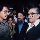 Daniel Ortega, oficial y estadista colombiano, junto a Garcia Marquez en La Habana (Cuba) en 1988.