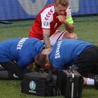 Christian Eriksen, jugador de Dinamarca, se desploma en pleno partido