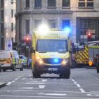 Servicios sanitarios llegando al puente de Londres tras el ataque.