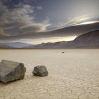 Death Valley, en California, es donde se han registrado las temperaturas más elevadas del mundo. Forma parte de los desiertos de Mojave y Sonora, y mide 225 kilómetros de largo y 24 de ancho en su parte más extensa. Los científicos coinciden...