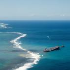 Una enorme mancha de petr&oacute;leo que amenaza las paradis&iacute;acas playas de Mauricio