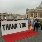 Fieles dan las gracias a Juan Pablo II