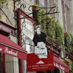 Además de por estar ubicado en Le Mont-Saint-Michel, este restaurante destacada por la calidad de sus tortillas, herencia de Mère Poulard y que los cocineros del local siguen preparando igual, lo que ha convertido al restaurante en uno de los ...