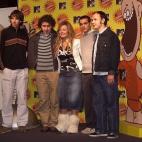 Con sus compañeros de La Oreja De Van Gogh en los MTV Europe Music Awards 2001.
