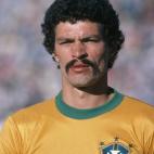 Selección: Brasil (1982) Nivel de bigote: Densidad: Equilibrio: Estilo: Conjunto de la obra: Siempre fue un jugador que destacó por llevar barba. SIn embargo, este bigote desproporci...