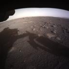 Otra de las imágenes tomadas por Perseverance horas después de su llegada a Marte