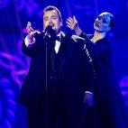 El representante de Bélgica, Axel Hirsoux, canta su tema 'Mother' en una gala previa al festival de Eurovisión 2014, que se celebrará en Copenhague (Dinamarca) el sábado 10 de mayo de 2014.