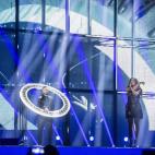 Los representantes de Rumanía, Ovi y Paula Seeling, intepretan 'Miracle' en una gala previa al festival de Eurovisión 2014, que se celebrará en Copenhague (Dinamarca) el sábado 10 de mayo de 2014.