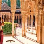 Fundada en el siglo VI a.C. por nativos vinculados a Sexi (Almuñécar), Granada es hoy especialmente conocida por su Alhambra, de la época árabe. La Alhambra fue en 2011 el monumento más visitado de España, superando la cifra de 2.300.000 v...