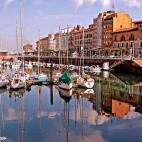 Xixón, o Gijón, cumple todos los requisitos para ser una de las ciudades más atractivas de la costa norte de España. En ella se unen el turismo cultural, el de playa y el gastronómico, una combinación perfecta para casi cualquier perfil de...
