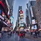 Un clásico. De las miles de fiestas que se dan por todo el mundo el día de Año Nuevo, la de Times Square es sin duda la más conocida. Se lleva celebrando desde la Nochevieja de 1907 que dio pasó a 1908 y desde ese día, cada año, más de u...