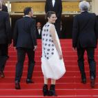 La actriz francesa Marion Cotillard presentó el martes 20 de mayo la película Deux Jours, Une Nuit con un original diseño de Christian Dior Couture.