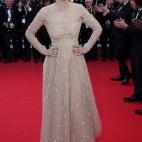 La francesa Céline Sallette, vestida de Valentino, en el pase de Deux Jours, Une Nuit en Cannes.