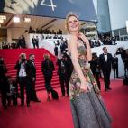 La también modelo checa Eva Herzigova, vestida de Dolce & Gabbana, en la presentación de Deux Jours, Une Nuit en la 67 edición del festival de cine de Cannes.