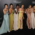 Las invitadas posan durante una fiesta que la firma de joyas Chopard dio en Cannes, con motivo del 67º Festival de Cine de la ciudad francesa.