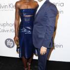 La actriz y el diseñador de la firma posan juntos a su llegada a la fiesta de Calvin Klein celebrada el jueves 15 de mayo en el 67º Festival de Cine de Cannes.