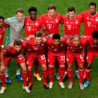 Bayern's players pose for a team photo prior to the UEFA Champions League final football match between Paris Saint-Germain and Bayern Munich at the Luz stadium in Lisbon on August 23, 2020. (Photo by Manu Fernandez / POOL / AFP) (Photo by MANU F...