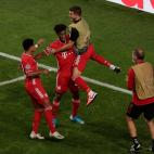 Bayern Munich's French forward Kingsley Coman (C) celebrates with teammates after opening the scoring during the UEFA Champions League final football match between Paris Saint-Germain and Bayern Munich at the Luz stadium in Lisbon on August 23, ...