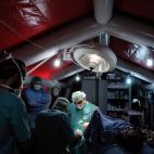 En 2012, MSF gestionaba seis hospitales, cuatro centros de salud y varios proyectos de clínicas móviles en Siria. También proporcionaba suministros médicos y de emergencia a hospitales y clínicas en ambos lados del conflicto. Además de las...